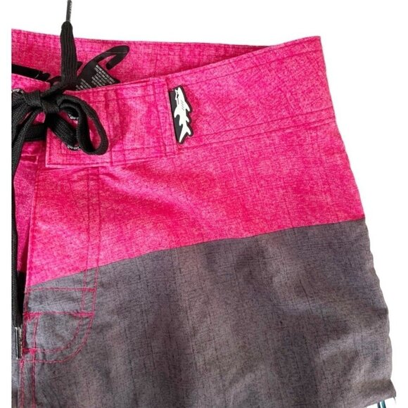 Maui & Sons Men's Sz 30 Black Shark 4 Way Stretch Pink Gray Tropical Boardshorts - Picture 5 of 6